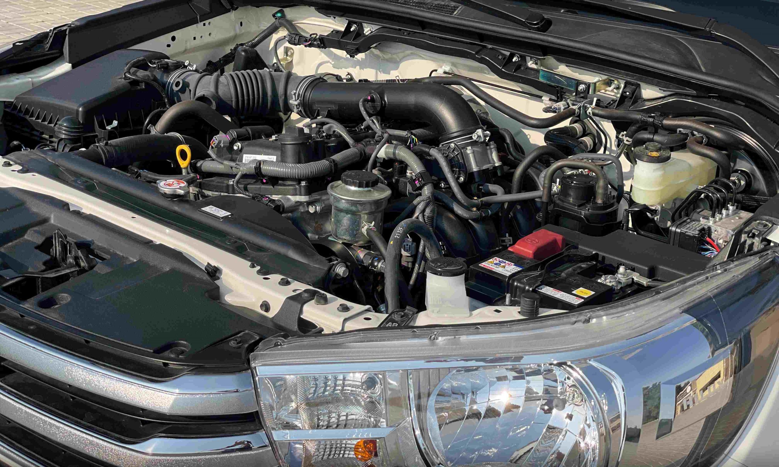 محرك الديزل القوي في سيارة تويوتا هايلكس غمارة GLX 4X4 2.4L DSL 2025