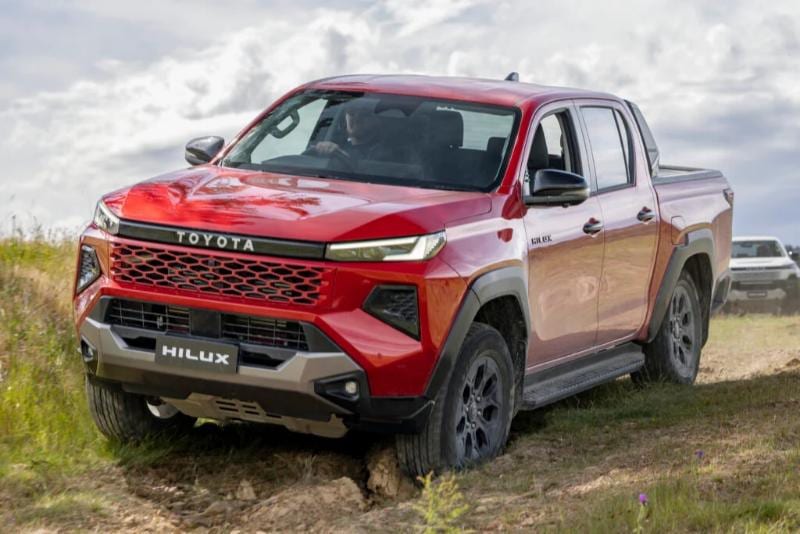 التصميم الخارجي لسيارة تويوتا هايلكس SGLX 4X4 يدوي