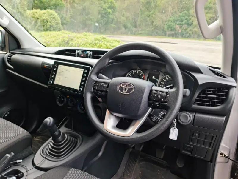 الشاشات في تويوتا هايلكس غمارتين SGLX 4X4 بمحرك 2.7L ونقل يدوي 2024