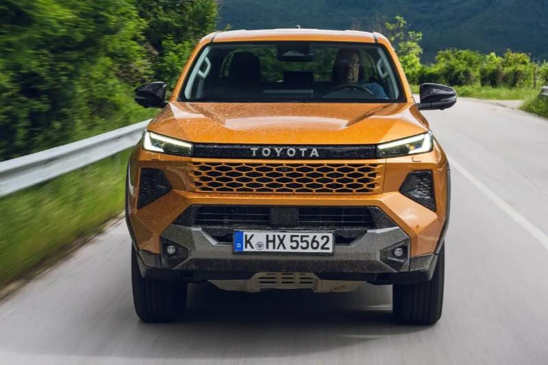 الأداء القوي لسيارة هايلكس غمارتين SGLX 4X4 2024