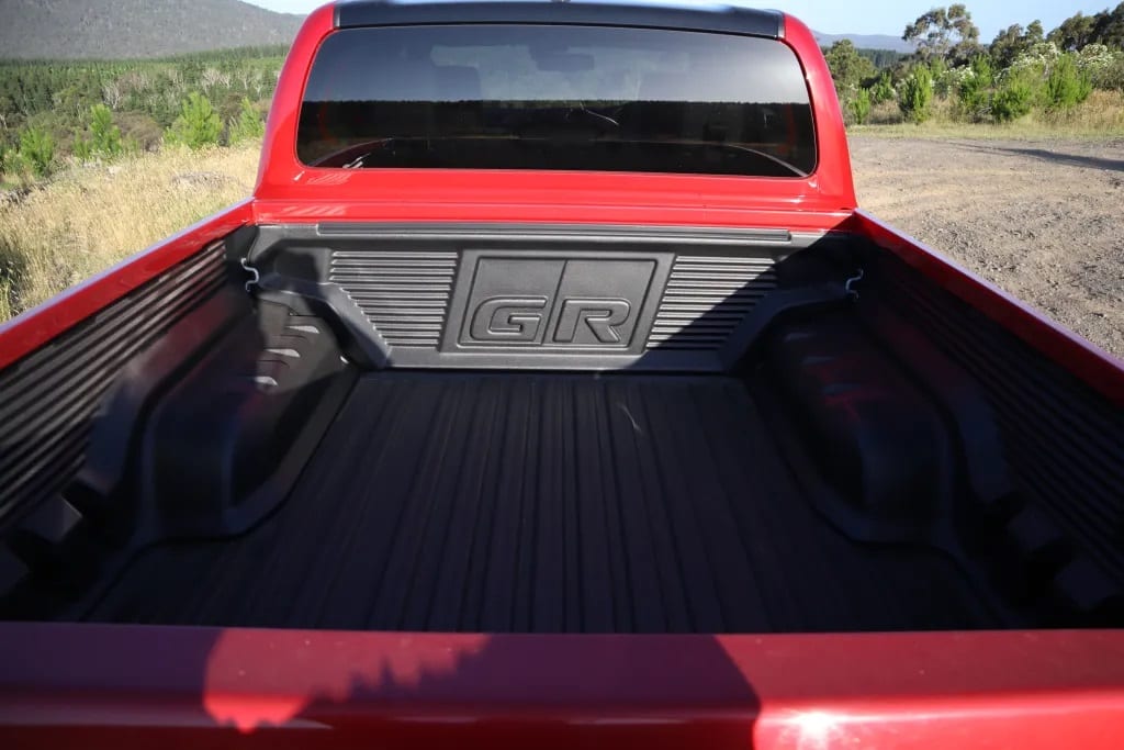 تصميم صندوق الحمولة بسيارة تويوتا هايلكس غمارتين SGLX 4X4 بمحرك 2.7L موديل 2025