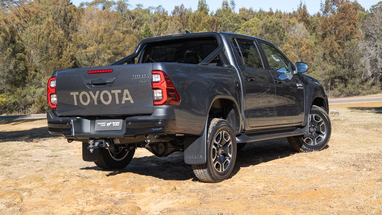 أداء تويوتا هايلكس غمارة GLX 4X2 2.7L 2025 على الرمال