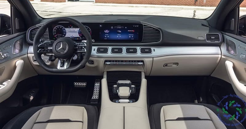نظام المعلومات والترفيه في سيارة مرسيدس AMG GLE 53 2026