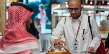 مطار الملك عبدالعزيز الدولي يعزز تجربة مغادرة الحجاج بخدمات متكاملة