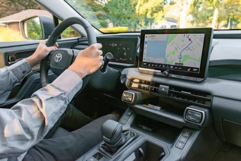 وضعية القيادة في ويوتا راف فور هايبرد XLE دفع رباعي 2026