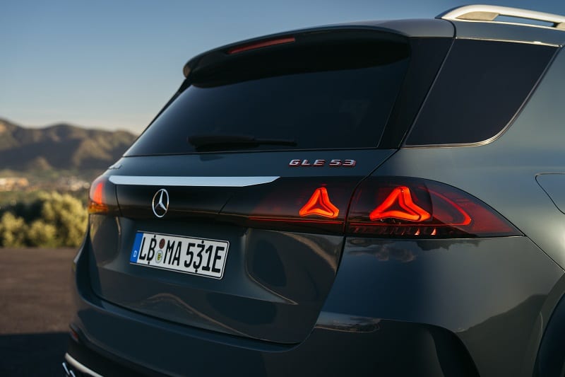 التصميم الخارجي الرياضي لسيارة مرسيدس GLE 53 AMG الهجينة الجديدة.