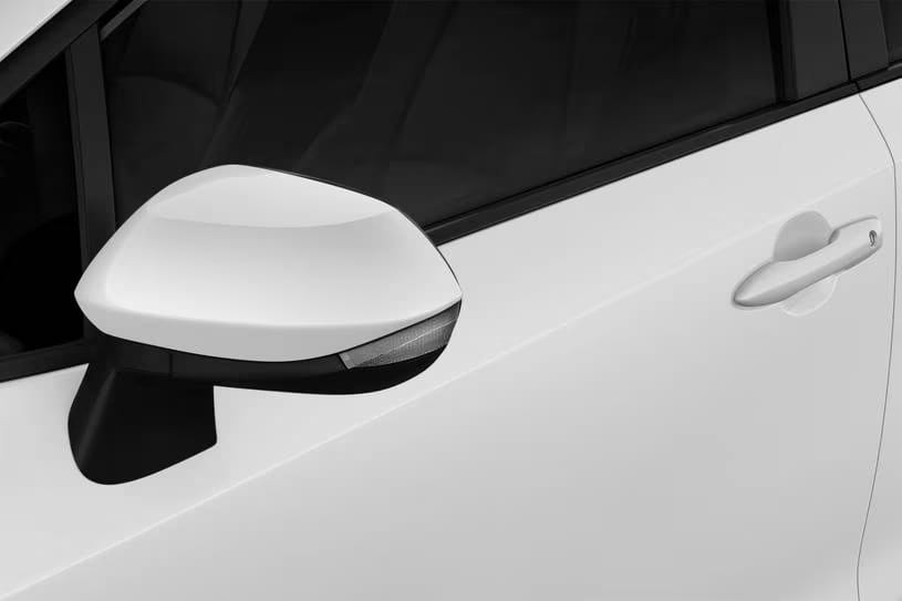 تصميم المرايا والجانبين في سيارة تويوتا كورولا 2026 GLI MR 2.0 لتر