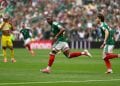 3 بطاقات حمراء .. منتخب المكسيك يهزم جنوب إفريقيا بافتتاح المونديال| صور