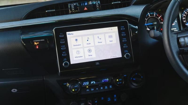 الشاشات في تويوتا هايلكس SGLX غمارتين 2.4L ديزل 2024
