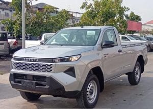 أداء تويوتا هايلكس 2026 غمارة واحدة GLX 2.8 لتر ديزل 4×4 ناقل يدوي على الطريق