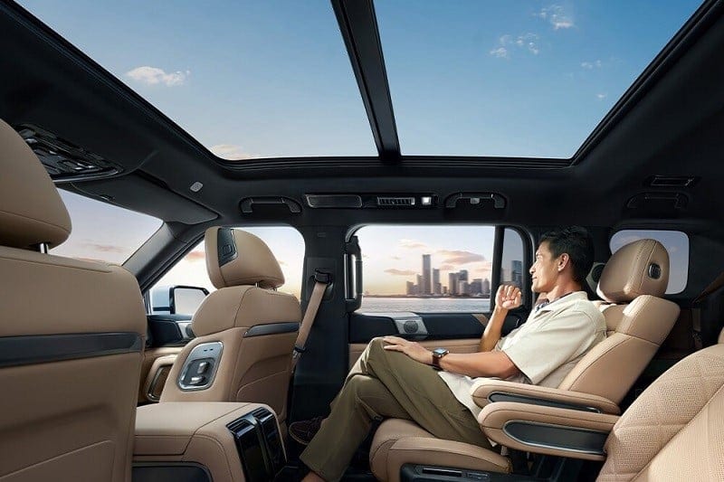 راحة الركوب الفائقة في دينزا بي 8 هايبرد 2027 Denza B8 PHEV