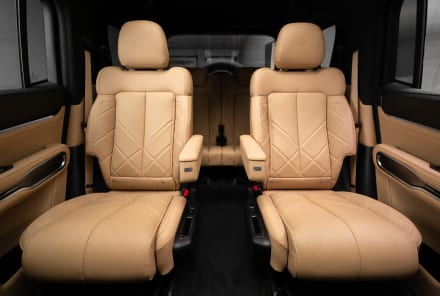 تكورن المقاعد ومقاعد الكابتن في دينزا بي 8 هايبرد 2027 Denza B8 PHEV
