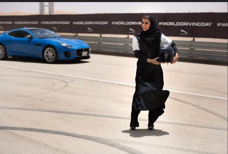 آسيل الحمد من الفورمولا إلى لنجنة تحكيم سيارة العام العالمية للنساء