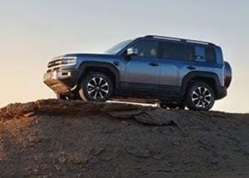 مواصفات وأسعار دينزا بي 8 هايبرد 2027.. هل تفوقت BYD Denza B8 على عمالقة الطرق الوعرة؟