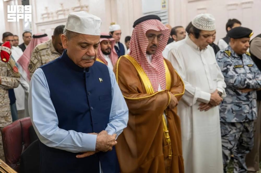 رئيس وزراء باكستان يغادر المدينة المنورة