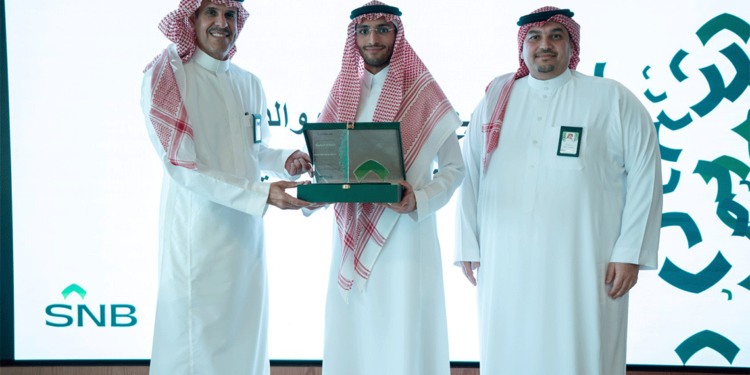 البنك الأهلي السعودي يحتفل بتخريج الدفعة الخامسة والسادسة من برنامج “رُوَّاد الأهلي”