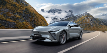 السيارة RX PHEV تذهل الجميع في ظهورها الأول حيث يعد دخول نموذج EXEED 2.0 المنتظر بداية عهد جديد في التنقل الأخضر.