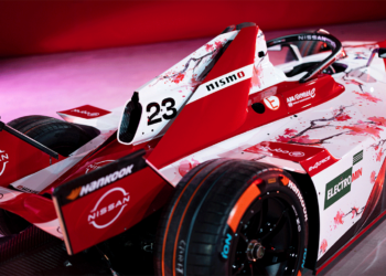 فريق نيسان فورمولا إي يكشف عن كسوة سياراته الجديدة