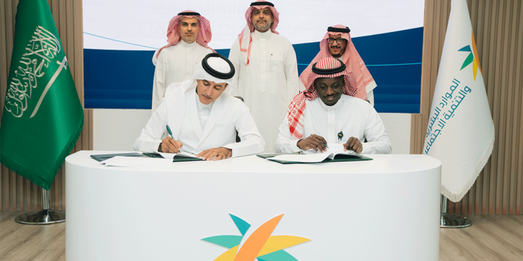 اتفاقية تعاون تجمع الخطوط السعودية ووزارة الموارد البشرية والتنمية الاجتماعية