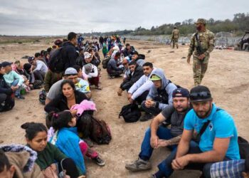 1.3 مليون مهاجر.. إدارة ترامب تستعد لإيقاف برامج بايدن حول قانون الهجرة