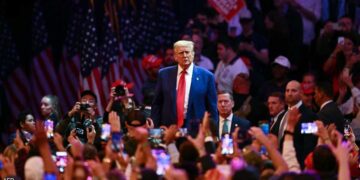 أبرزها ترحيل المهاجرين غير الشرعيين.. 41 قرارًا تعهد ترامب باتخاذها في يومه الأول بالسلطة