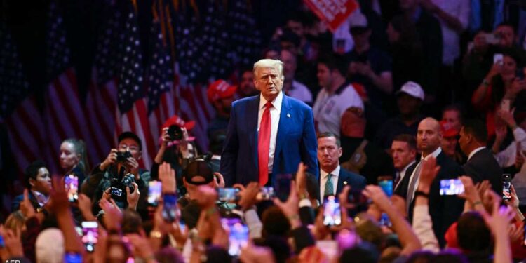 أبرزها ترحيل المهاجرين غير الشرعيين.. 41 قرارًا تعهد ترامب باتخاذها في يومه الأول بالسلطة