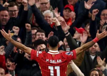 ليفربول في صدارة الدوري الإنجليزي