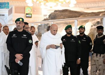 الرئيس الموريتاني يؤدي مناسك العمرة