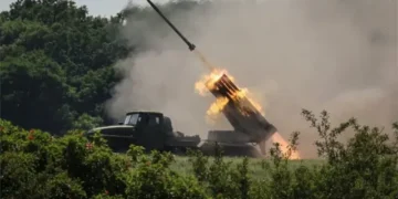 هجمات صاروخية عنيفة على كييف.. والسلطات الأوكرانية ترفع حالة التأهب القصوى