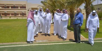 أمير الحدود الشمالية يهنئ مدرسة التميز العلمي بطريف لفوزها بجائزة التميز الوطني