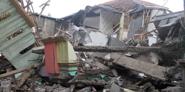 بقوة 5 درجات.. زلزال يضرب شرق إندونيسيا