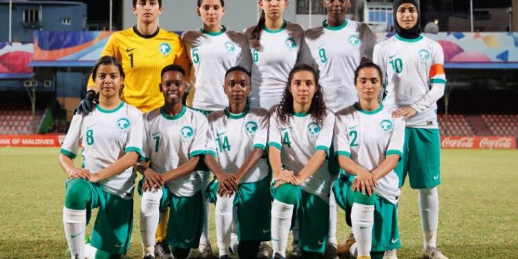 المنتخب السعودي الأول للسيدات يدشن معسكره الإعدادي في الدوحة