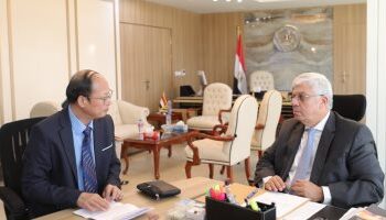 وفد من جامعة هينان الصينية يزور جامعة الملك عبدالعزيز لتعزيز التعاون الثقافي والأكاديمي