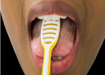 تبلغ من العمر 40 عاما.. هندية تبتلع فرشاة أسنان طولها 20 سم