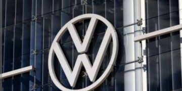 “فولكسفاغن” وريفيان الأمريكية تتعاونان في إنتاج السيارات الكهربائية