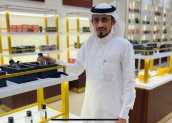 “التجارة” تضبط مستودعًا للغش في العطور.. وتصادر 500 ألف عبوة و600 لتر مواد عطرية مجهولة المصدر