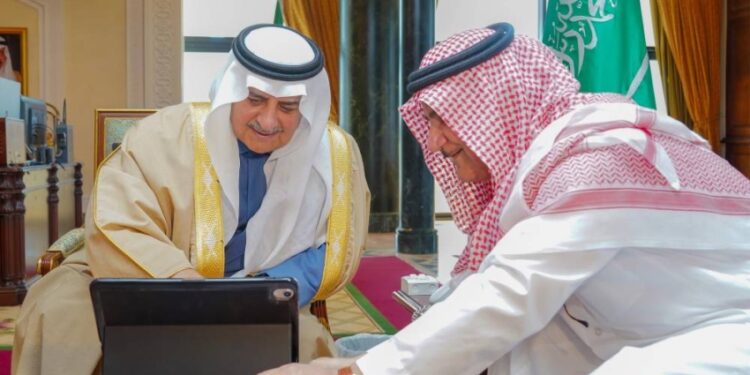 وفق رؤية 2030.. أمير تبوك يدشّن الهوية الجديدة لموقع الإمارة الإلكتروني