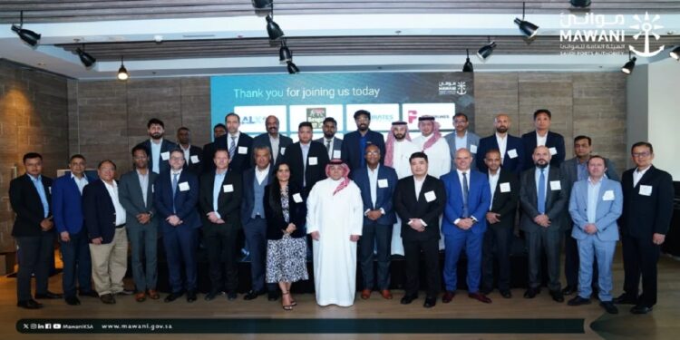 "موانئ" تجتمع مع كبرى شركات سفن التغذية لتعزيز ربط المملكة بموانئ العالم