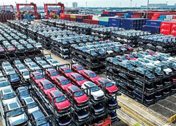 توافق مبدئي بين الصين وأوروبا بشأن رسوم واردات السيارات الكهربائية