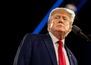 بعد فوز ترامب.. سهم شركة “تسلا” يقفز 13% في البورصة الأمريكية