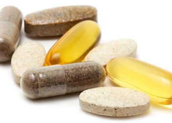 دراسة: بعض المكملات الغذائية قد تزيد من خطر الإصابة بأنواع معينة من السرطان
