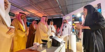 وزير الثقافة يوجه بتمديد معرض “بنان” حتى 30 نوفمبر الجاري