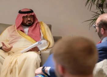 وزير الاقتصاد والتخطيط يلتقي عضو مجلس النواب الأمريكي