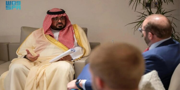 وزير الاقتصاد والتخطيط يلتقي عضو مجلس النواب الأمريكي