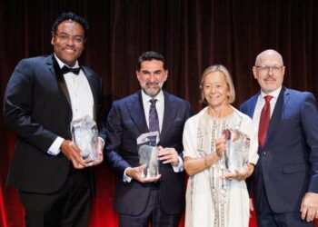 محافظ صندوق الاستثمارات العامة يتسلم جائزة أيزنهاور للتحول العالمي