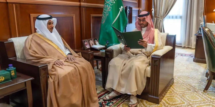 نائب أمير منطقة حائل يستقبل مدير ميدان الهجن بالصنينا