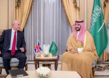 وزير الدفاع السعودي يبحث مع نظيره البريطاني تحديات المنطقة