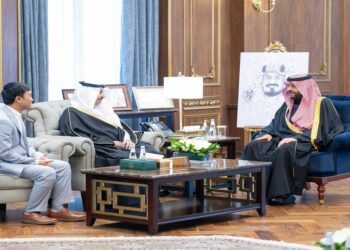 أمير الحدود الشمالية يهنئ عضو هيئة التدريب بكلية الشمال للتمريض على إنجازه الأكاديمي