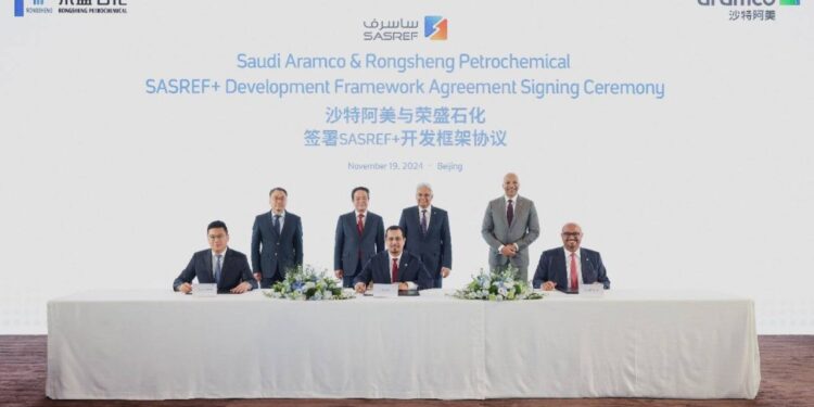 «أرامكو» و«رونغشنغ» الصينية توقّعان اتفاقية إطارية لتعزيز توسعة مصفاة «ساسرف»
