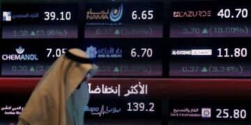 سوق الأسهم السعودية تضيف 45 نقطة بسيولة 1.6 مليار دولار